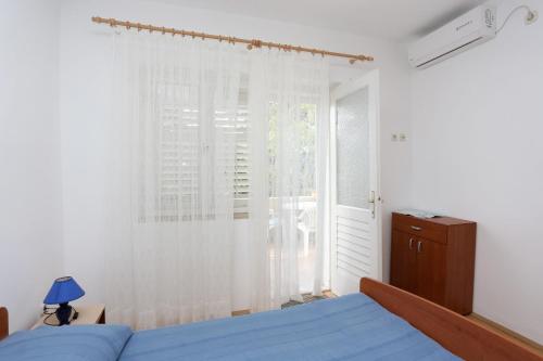 Posteľ alebo postele v izbe v ubytovaní Apartment Viganj 10116d