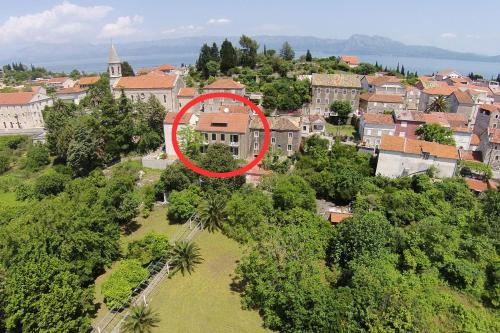 an aerial view of a house with a red circle at Apartments with parking space Trpanj, Peljesac - 10046 in Trpanj