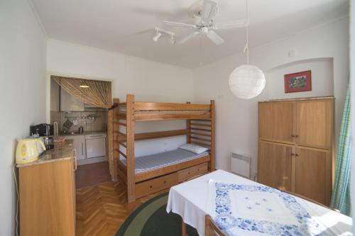 a room with a bunk bed and a kitchen at Apartments with parking space Trpanj, Peljesac - 10046 in Trpanj