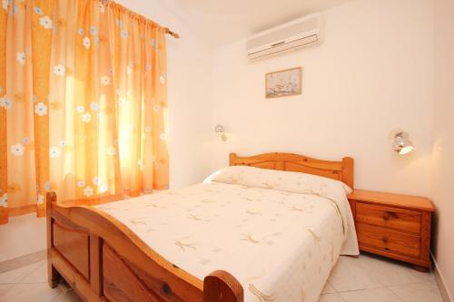 Apartments by the sea Viganj, Peljesac - 10187にあるベッド