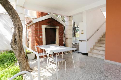 Apartments with parking space Makarska - 9506