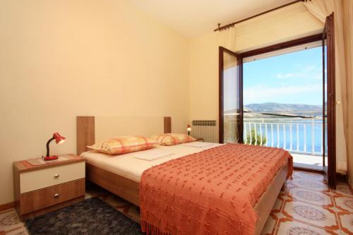 Apartments by the sea Mastrinka, Ciovo - 10261