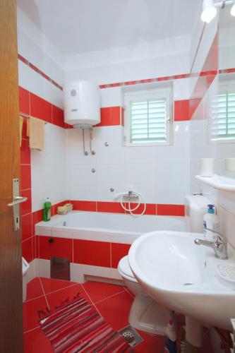 Apartments by the sea Mastrinka, Ciovo - 10261