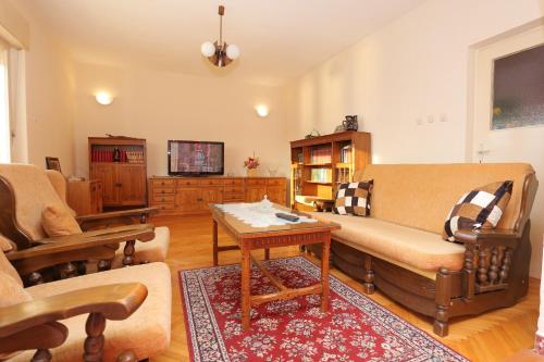 Apartments by the sea Trogir - 9667