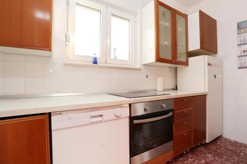 Kuchyňa alebo kuchynka v ubytovaní Apartments by the sea Trogir - 9667