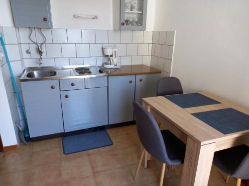 Kuchyňa alebo kuchynka v ubytovaní Apartments by the sea Zadar - Diklo, Zadar - 11662