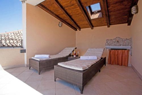 Ένα ή περισσότερα κρεβάτια σε δωμάτιο στο Apartments by the sea Selce, Crikvenica - 11693