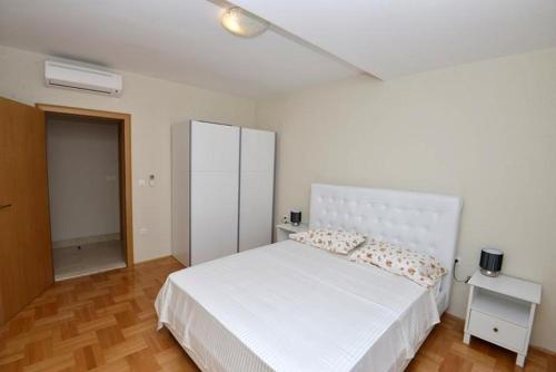 Apartments with a parking space Dubrovnik - 11674