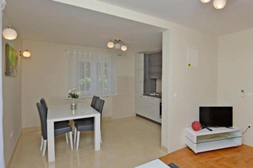 Apartments with a parking space Dubrovnik - 11674