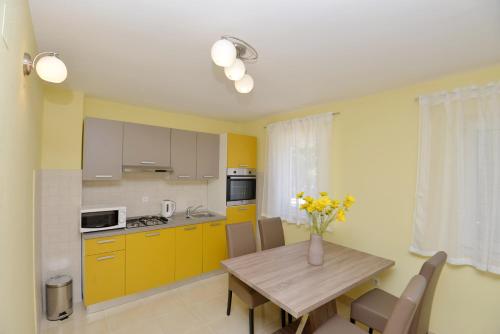 Apartments with a parking space Dubrovnik - 11674