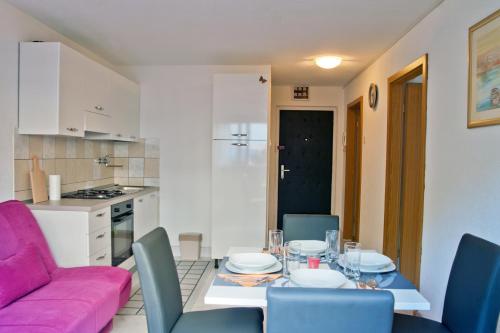 Apartments with a parking space Split - 11726