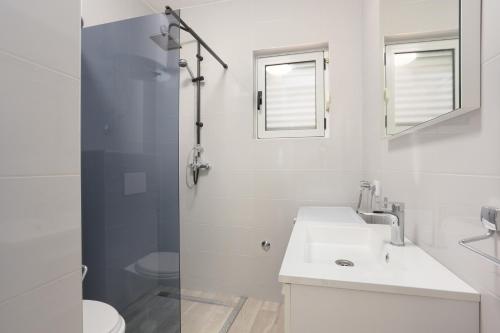 Apartments by the sea Kanica, Rogoznica - 11745