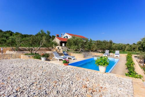 Seaside luxury villa with a swimming pool Cove Siroka, Ciovo - 11749
