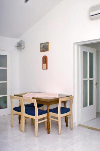Apartments by the sea Novalja, Pag - 9683