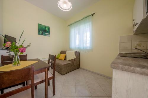 Apartments by the sea Supetarska Draga - Donja, Rab - 11769