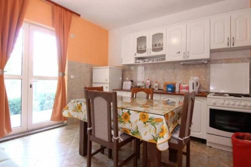 Apartments with a parking space Kastel Stafilic, Kastela - 11776