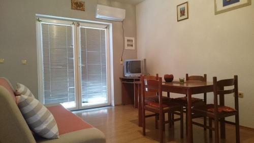 Apartments with parking space Trogir - 11782