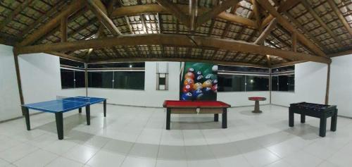 a room with two ping pong tables and a painting at Villa das aguas -Praia do saco -Próximo as lagoas dos Tambaquis e Mangue Seco -térreo in Estância