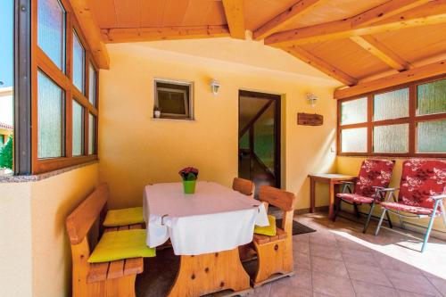 Apartments with parking space Vinez, Labin - 11851