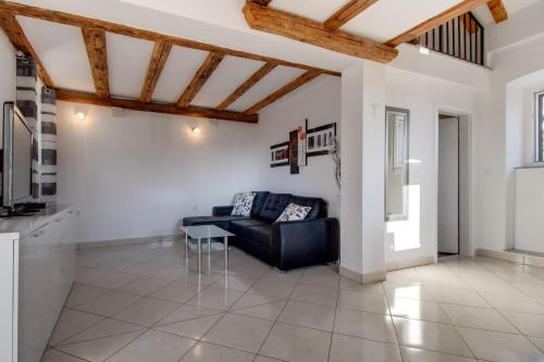 Apartments with WiFi Mali Losinj (Losinj) - 11880