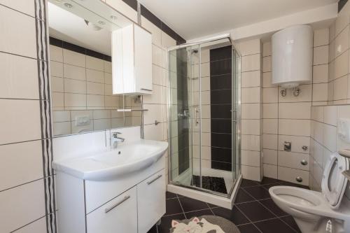 Apartments with WiFi Mali Losinj (Losinj) - 11880