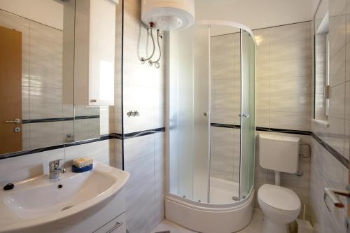 Seaside apartments with a swimming pool Zecevo Rtic, Rogoznica - 11869