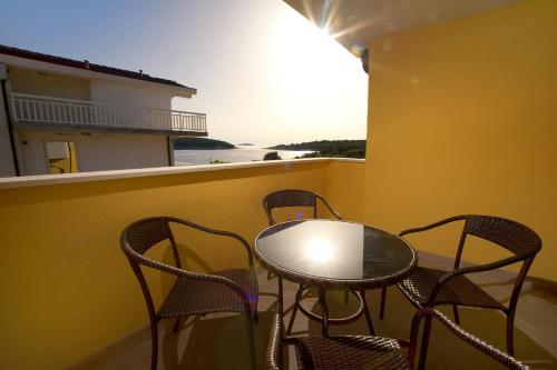 Seaside apartments with a swimming pool Zecevo Rtic, Rogoznica - 11869