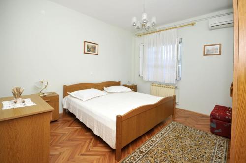 Apartments with a parking space Okrug Gornji, Ciovo - 11879