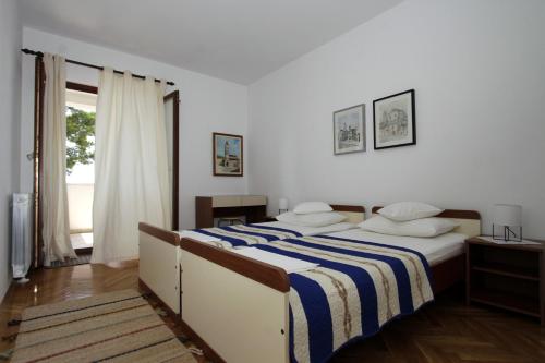 Apartments by the sea Trogir - 11895