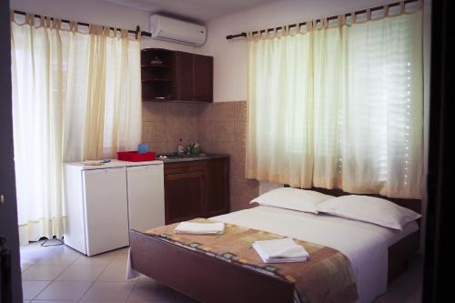a bedroom with a bed and a small kitchen at Apartments and rooms by the sea Podgora, Makarska - 11893 in Podgora