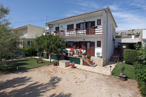 Apartments with parking space Pag - 12035