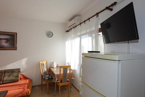 Apartments with parking space Pag - 12035