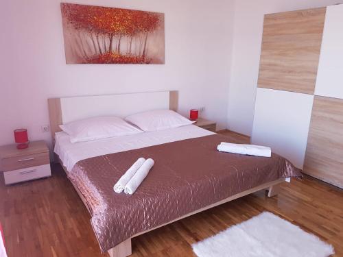 A bed or beds in a room at Apartments and rooms by the sea Nevidjane, Pasman - 11902