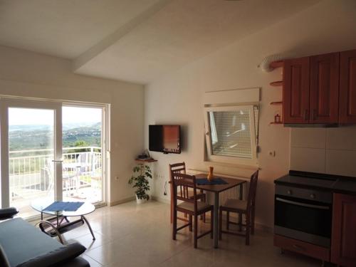 Apartments with parking space Kastel Stari, Kastela - 12104