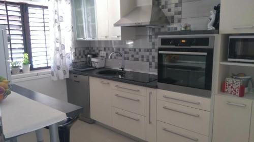 Kuchyň nebo kuchyňský kout v ubytování Seaside holiday house Mokalo, Peljesac - 12137