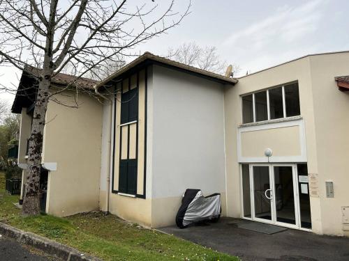 Appartement T2 calme avec terrasse et parking à Cambo-les-Bains, proche centre et thermes - FR-1-495-109