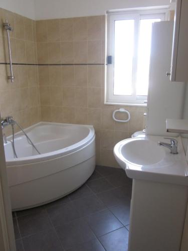 Apartments with a parking space Seget Vranjica, Trogir - 12145