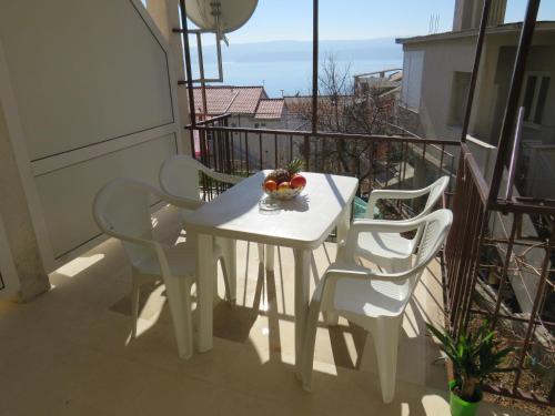 Apartments with a parking space Stanici, Omis - 12158