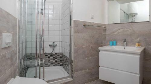 Family friendly house with a swimming pool Bol, Brac - 12228