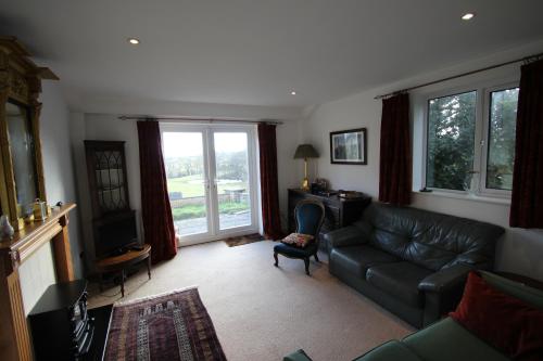 A seating area at Woodlands Bed & Breakfast 