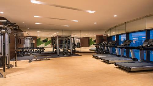 Fitness centrum a/nebo fitness zařízení v ubytování Holiday Inn Suzhou Taihu Lake by IHG