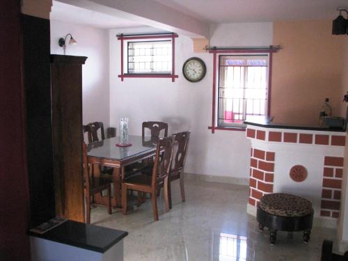 Gallery image of VAISHNAVI VILLA-WiFi-Home Food-Family Only-Kitchen Access-No TV in Madikeri