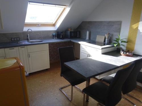 a kitchen with a table and chairs and a sink at Ferienwohnung im roten Haus, die Therme ist fußläufig in 350m zu erreichen in Bad Ems