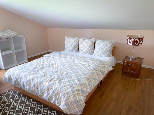 Ein Bett oder Betten in einem Zimmer der Unterkunft Apartamentai Biržuose, Kęstučio gatvė