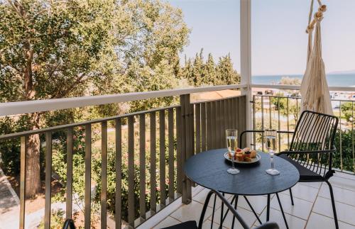 Brown Beach Evia Island, All Inclusive in Eretria, a member of Brown Hotelsにあるバルコニーまたはテラス