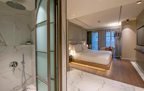 a bedroom with a king sized bed and a shower at Stayso The House Hotel in Istanbul