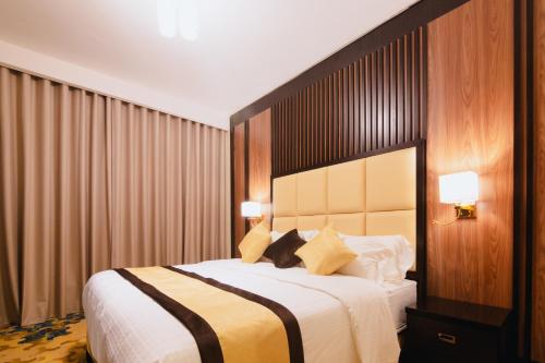 Golden Ship Hotelにあるベッド