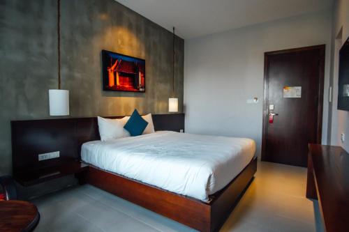 a bedroom with a large bed in a room at Mad Monkey Hoi An in Hoi An