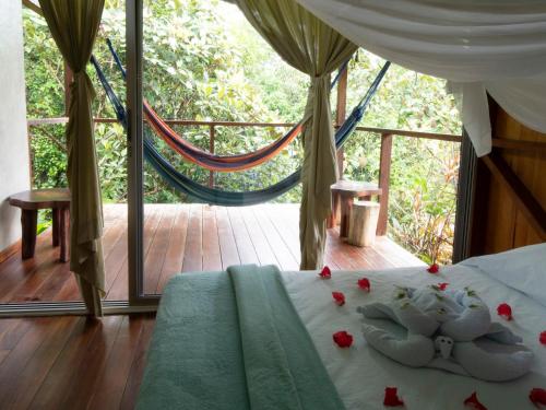 a bedroom with a bed with roses on it at Hotel Finca Maresia in Drake