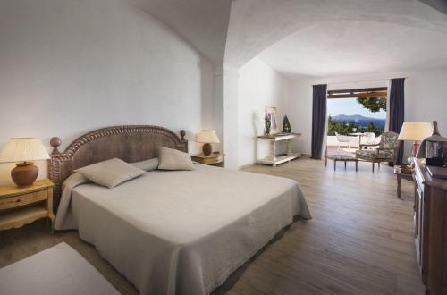 Gallery image of Hotel La Bisaccia in Baja Sardinia